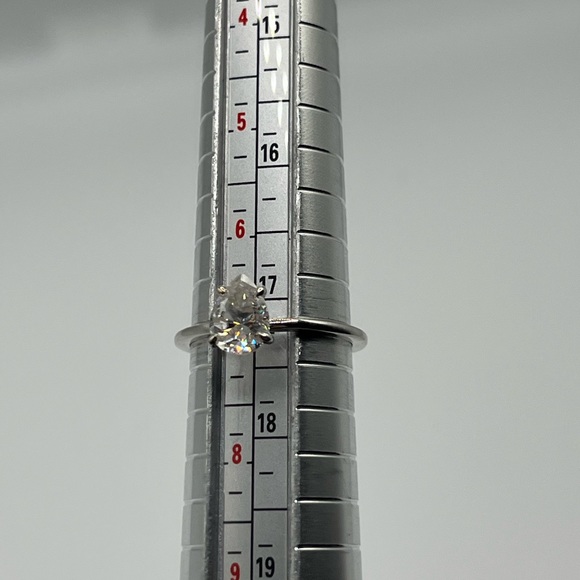 Pear solitaire ring - Picture 3 of 4